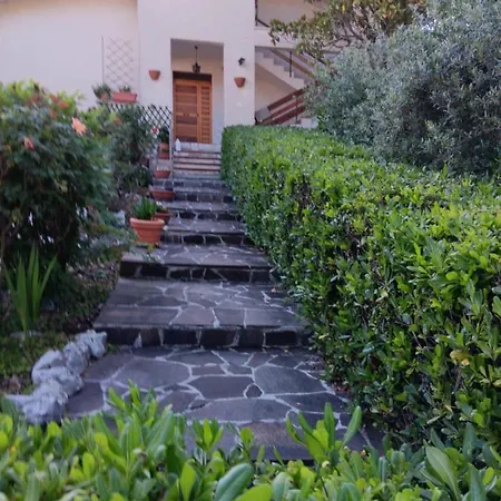 Апартаменты Residenza Maesta Del Picchio -la Terra Ночера-Умбра